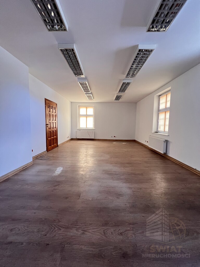 BUDYNEK HANDLOWO-USŁUGOWY (16)