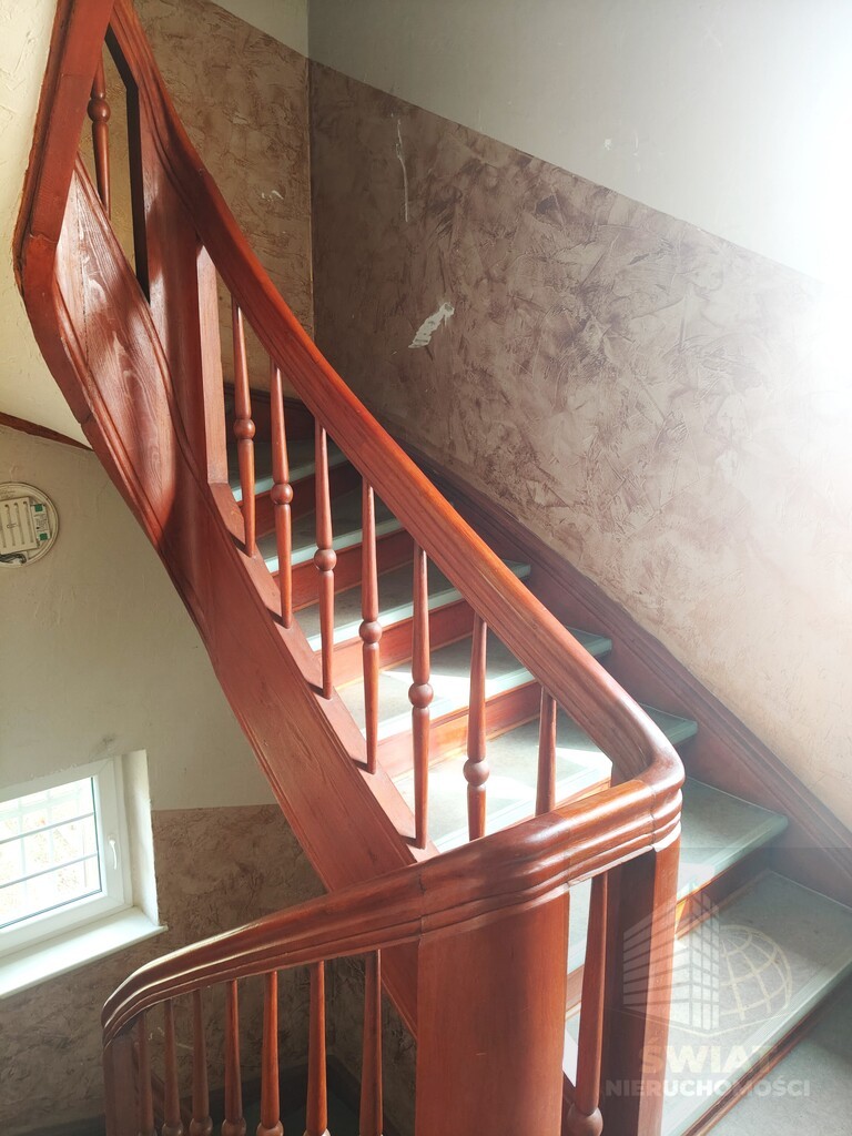 BUDYNEK HANDLOWO-USŁUGOWY (18)