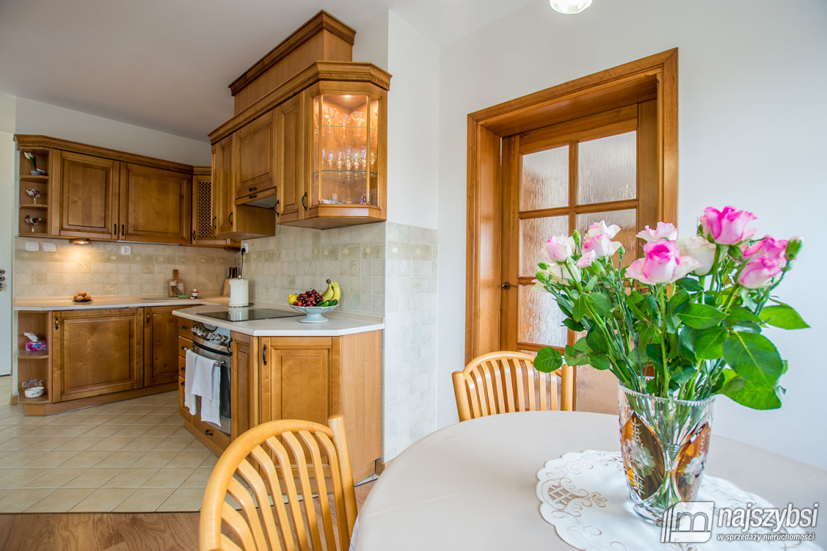 KOŁOBRZEG - APARTAMENT - WIDOK NA MORZE I LATARNIĘ (1)