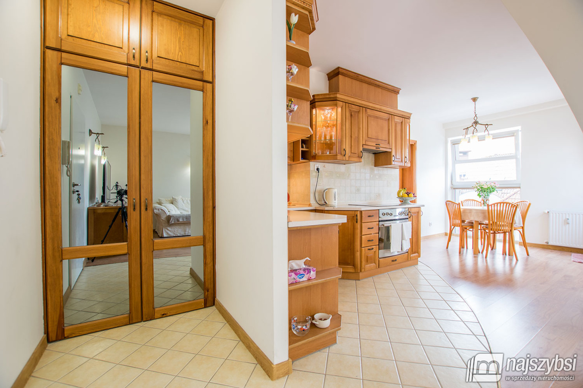 KOŁOBRZEG - APARTAMENT - WIDOK NA MORZE I LATARNIĘ (10)