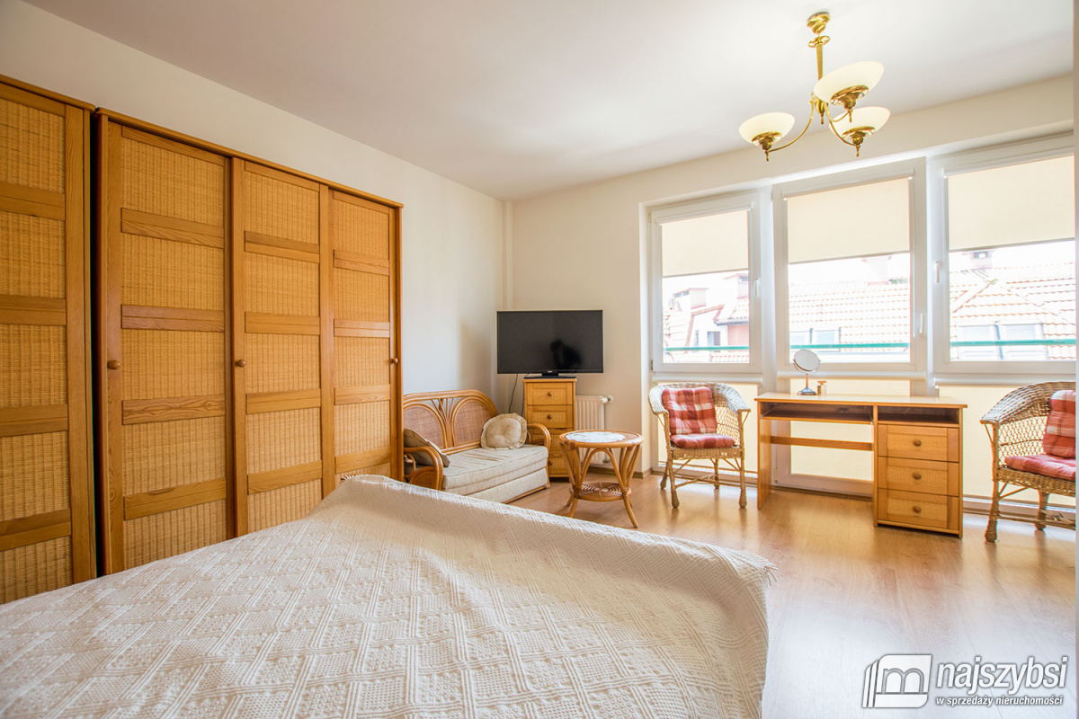 KOŁOBRZEG - APARTAMENT - WIDOK NA MORZE I LATARNIĘ (13)