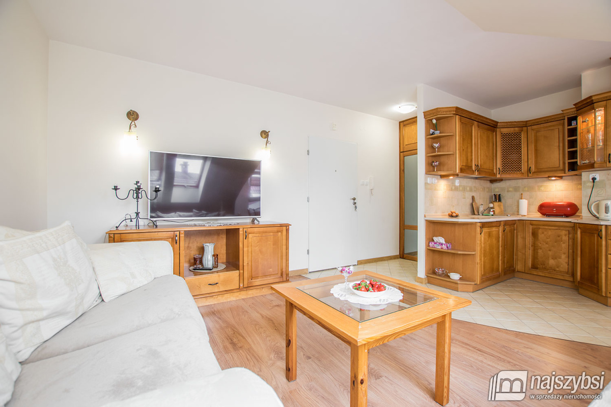 KOŁOBRZEG - APARTAMENT - WIDOK NA MORZE I LATARNIĘ (8)