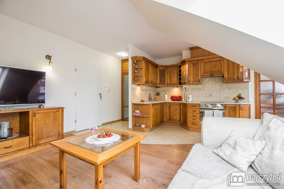 KOŁOBRZEG - APARTAMENT - WIDOK NA MORZE I LATARNIĘ (9)