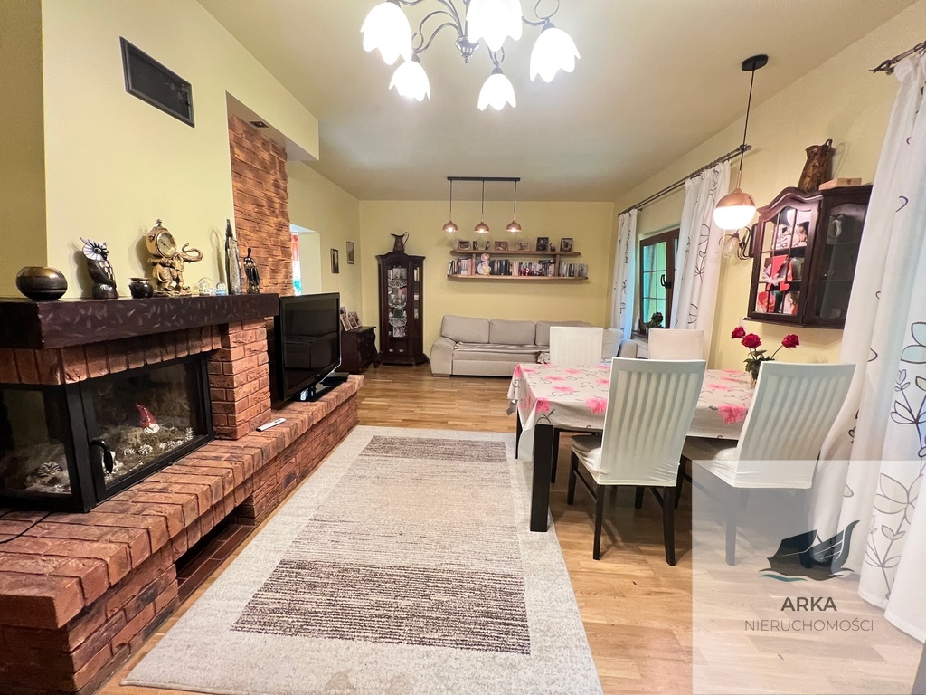 Środek lasu dom z budynkiem gospodarczym do zamie. (4)