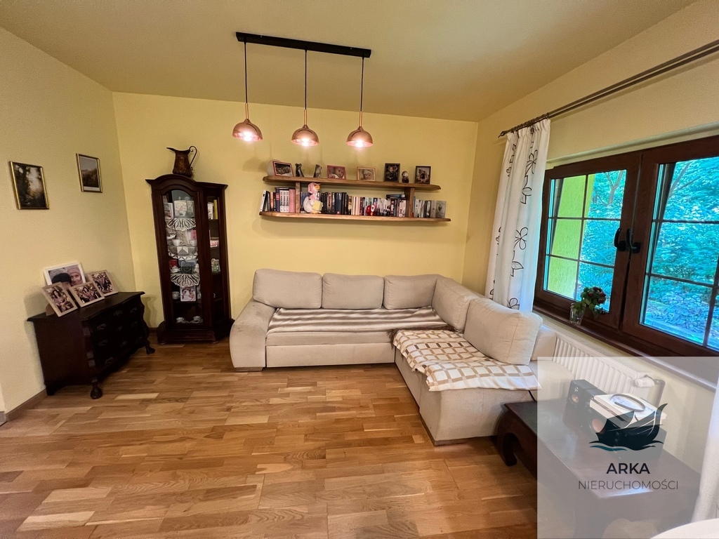 Środek lasu dom z budynkiem gospodarczym do zamie. (1)