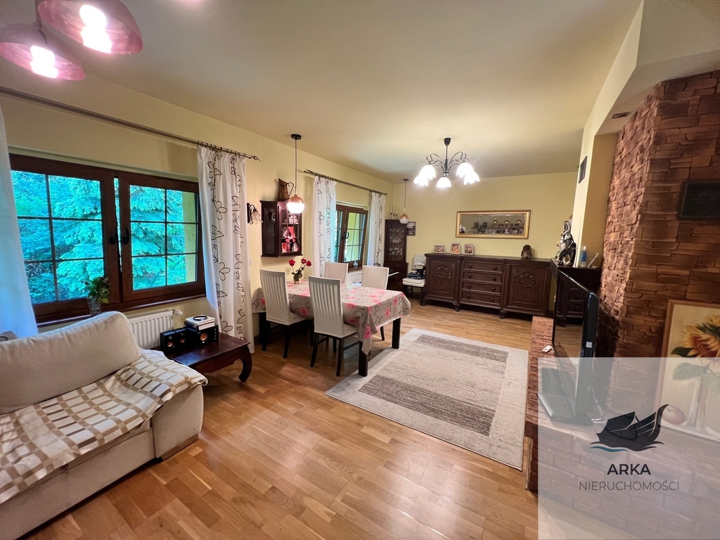 Środek lasu dom z budynkiem gospodarczym do zamie. (3)