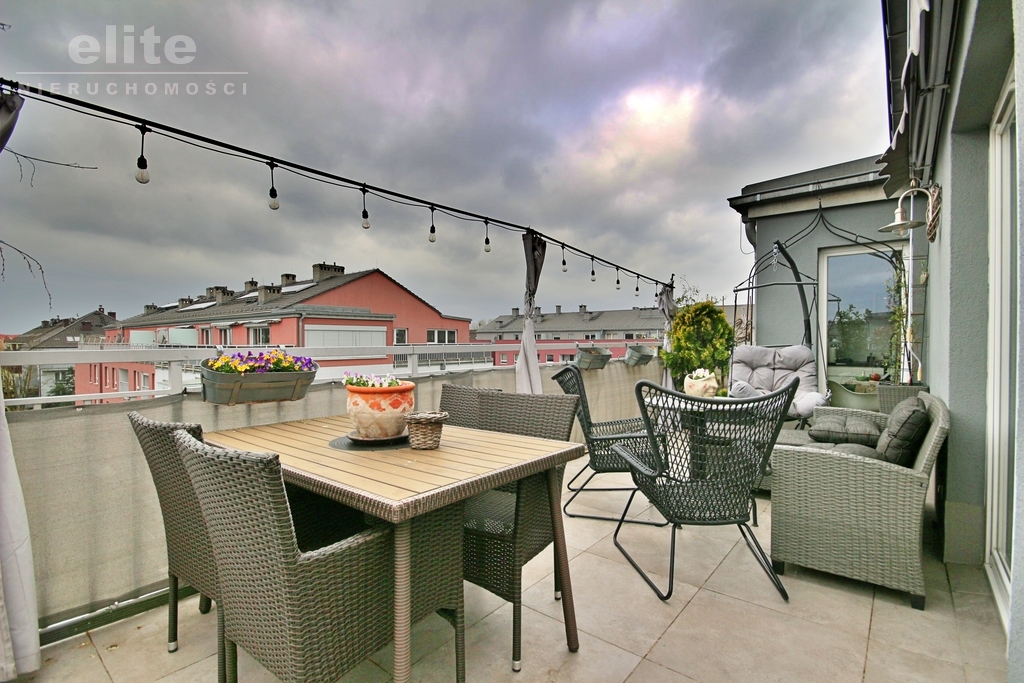 Mieszkanie z dużym tarasem (18)