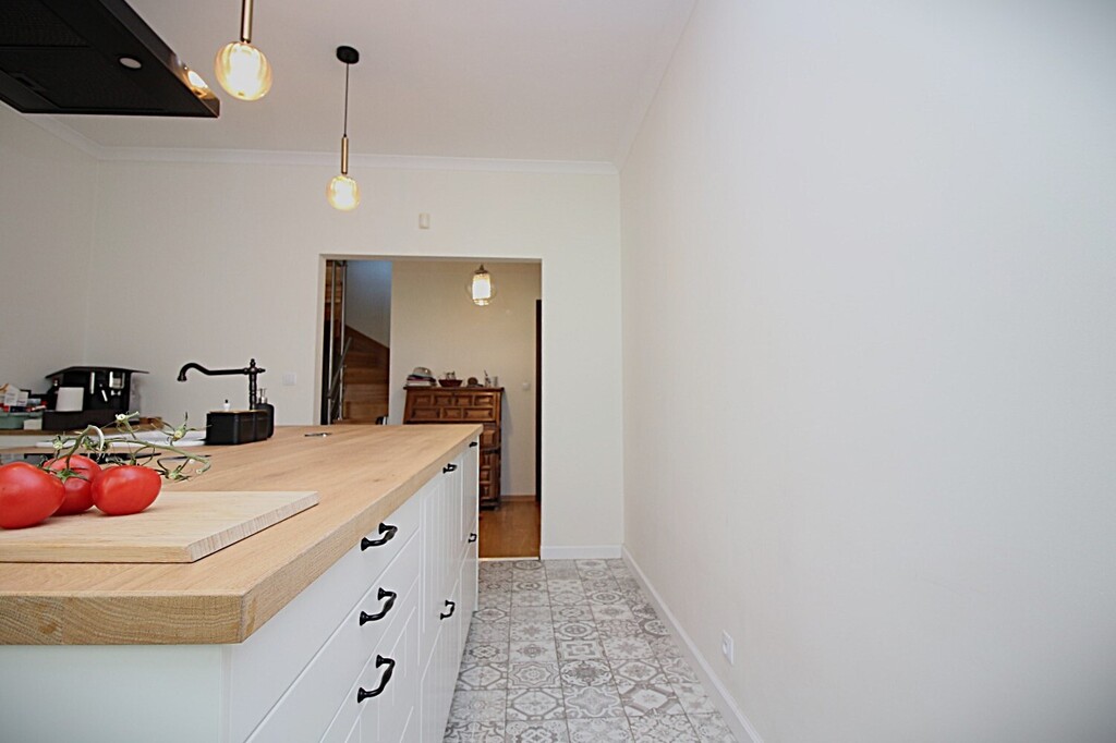 Dom wolnostojący z basenem i ogrodem zimowym (9)