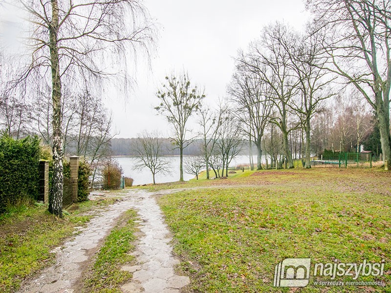 Pensjonat z widokiem na jezioro. (37)