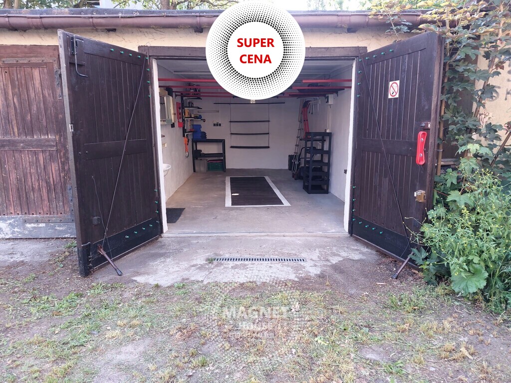 Garaż Santocka po remoncie z kanałem prądem i wodą (1)