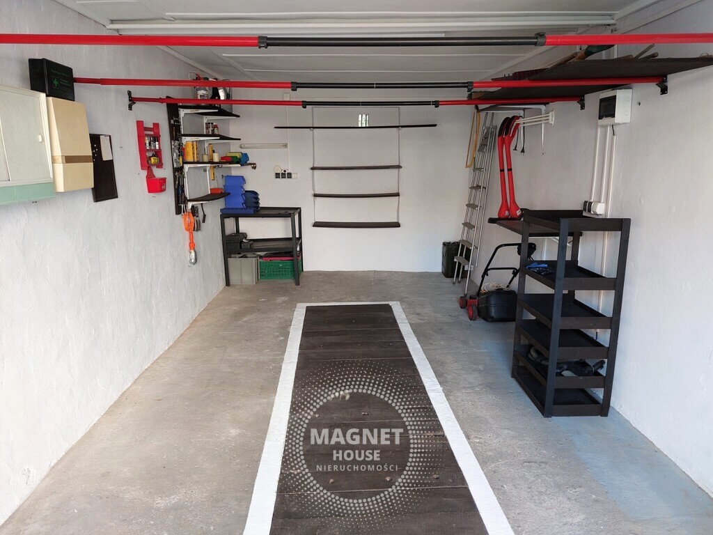 Garaż Santocka po remoncie z kanałem prądem i wodą (3)