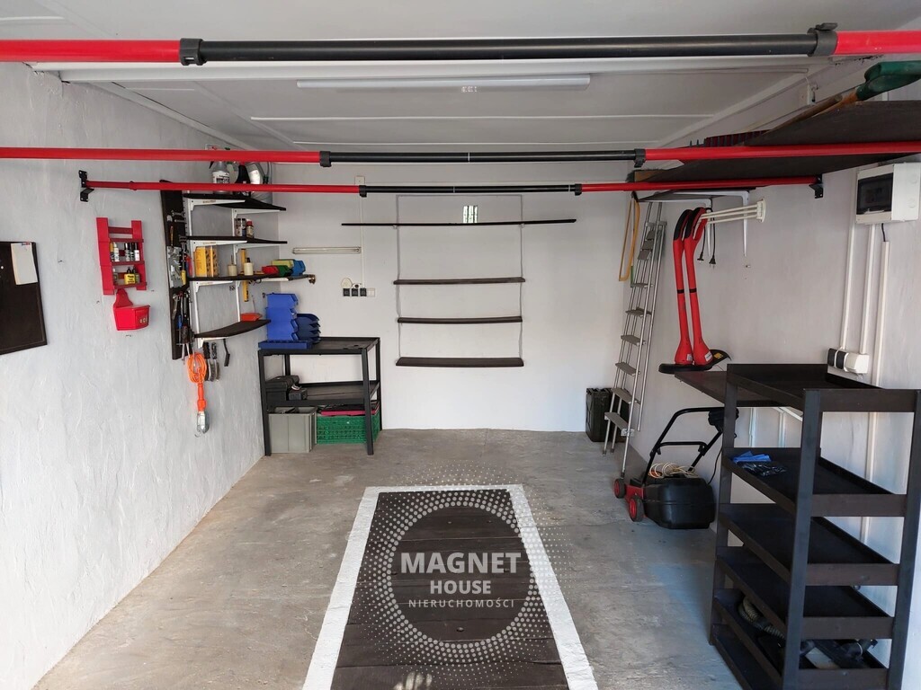 Garaż Santocka po remoncie z kanałem prądem i wodą (4)