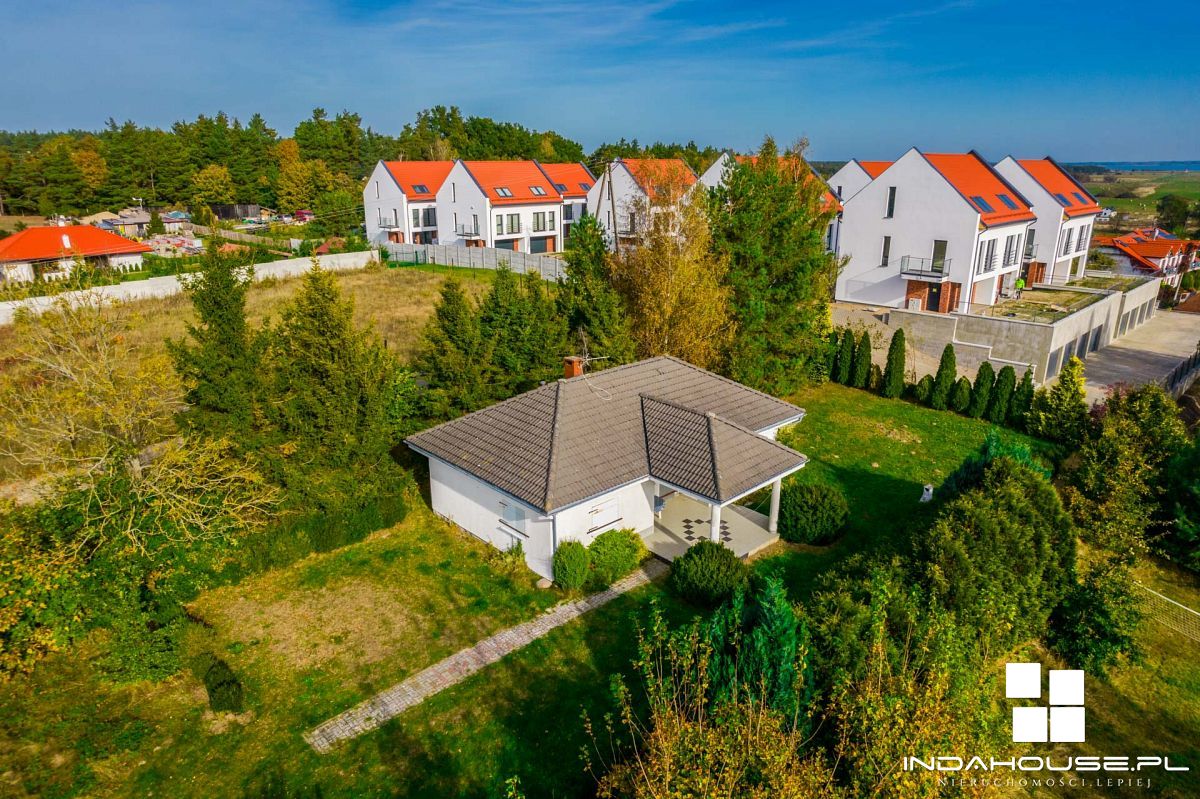 Dom nad morzem, dom parterowy na dużej działce... (1)