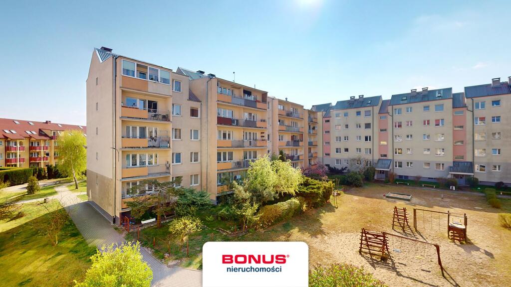 Rozkładowe mieszkanie w niskim bloku (16)