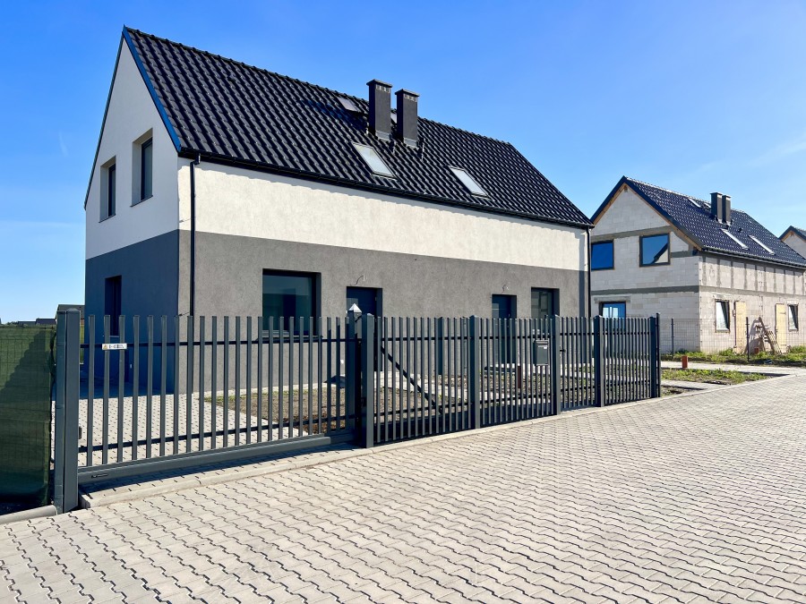 Nowy dom z pompą ciepła, cena jak mieszkanie (1)