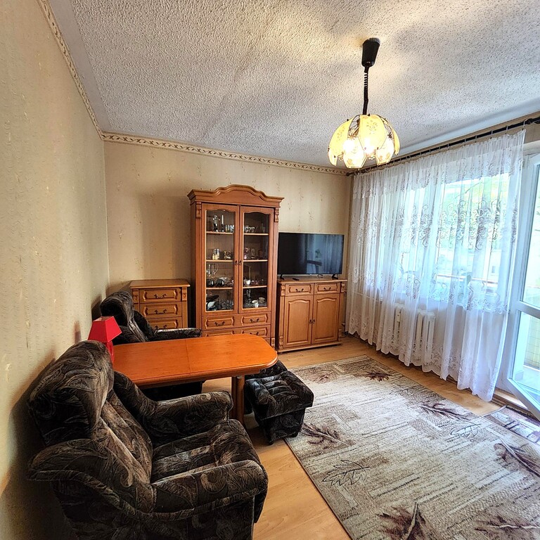 Dwa rozkładowe pokoje z dużym balkonem (2)