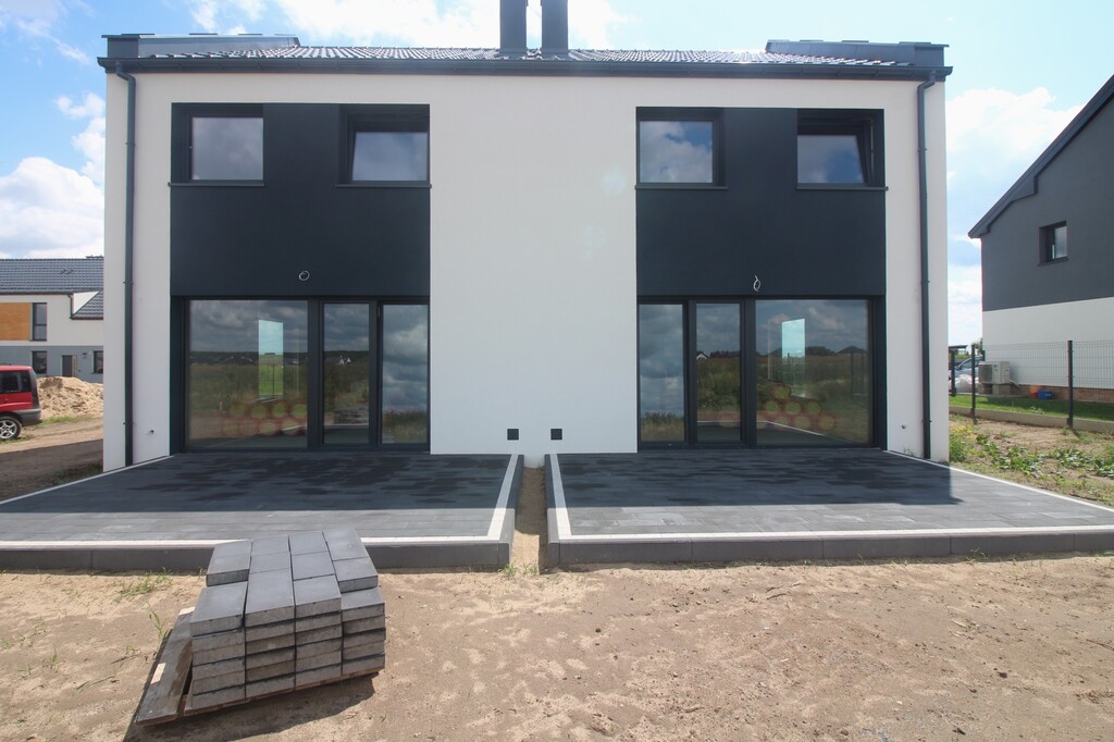 Dom z zabudowie bliźniaczej w Grzędzicach. (5)