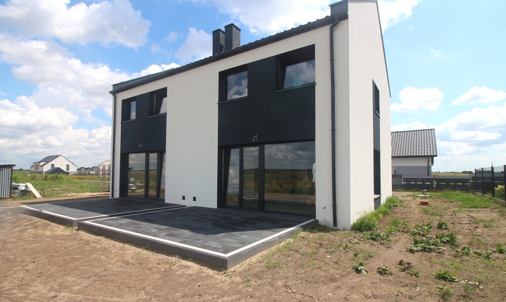 Dom z zabudowie bliźniaczej w Grzędzicach. (3)