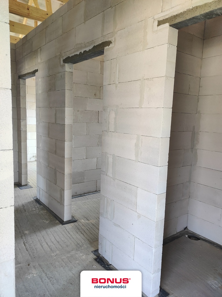 Nowoczesny dom wolnostojący na dużej działce (5)