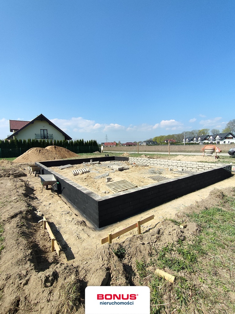 Nowoczesny dom wolnostojący na dużej działce (4)