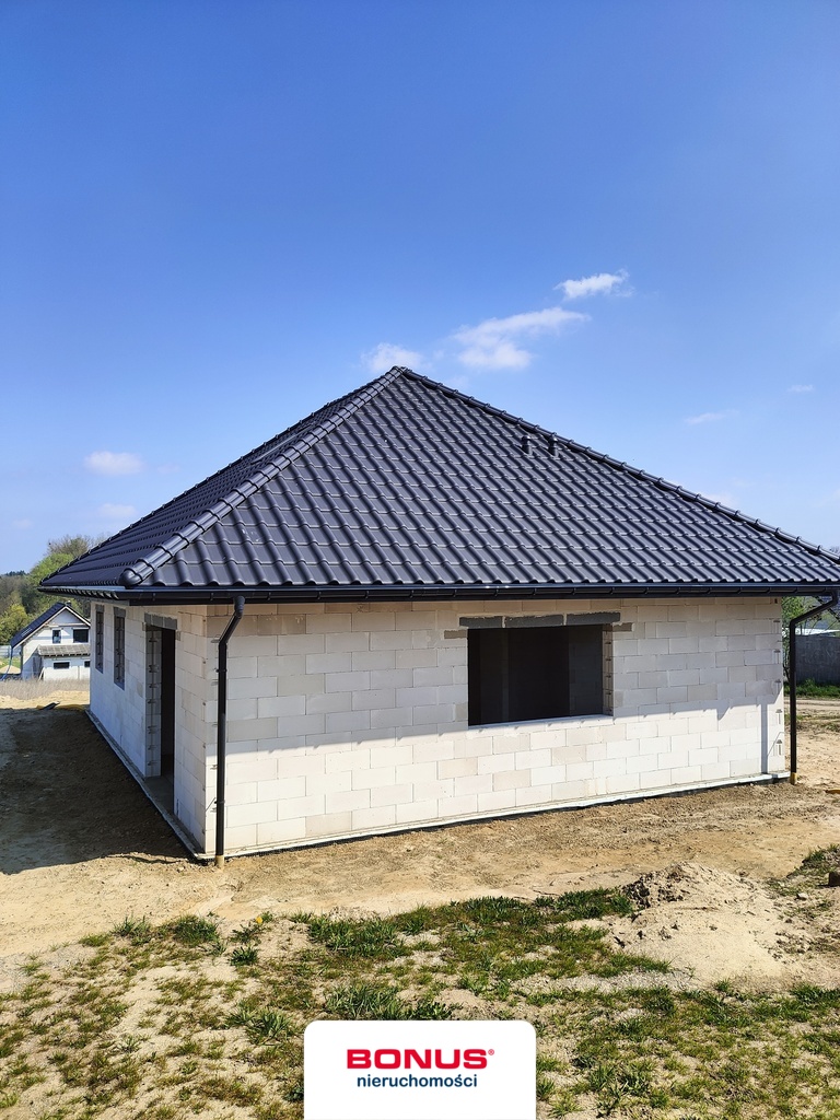 Nowoczesny dom wolnostojący na dużej działce (6)