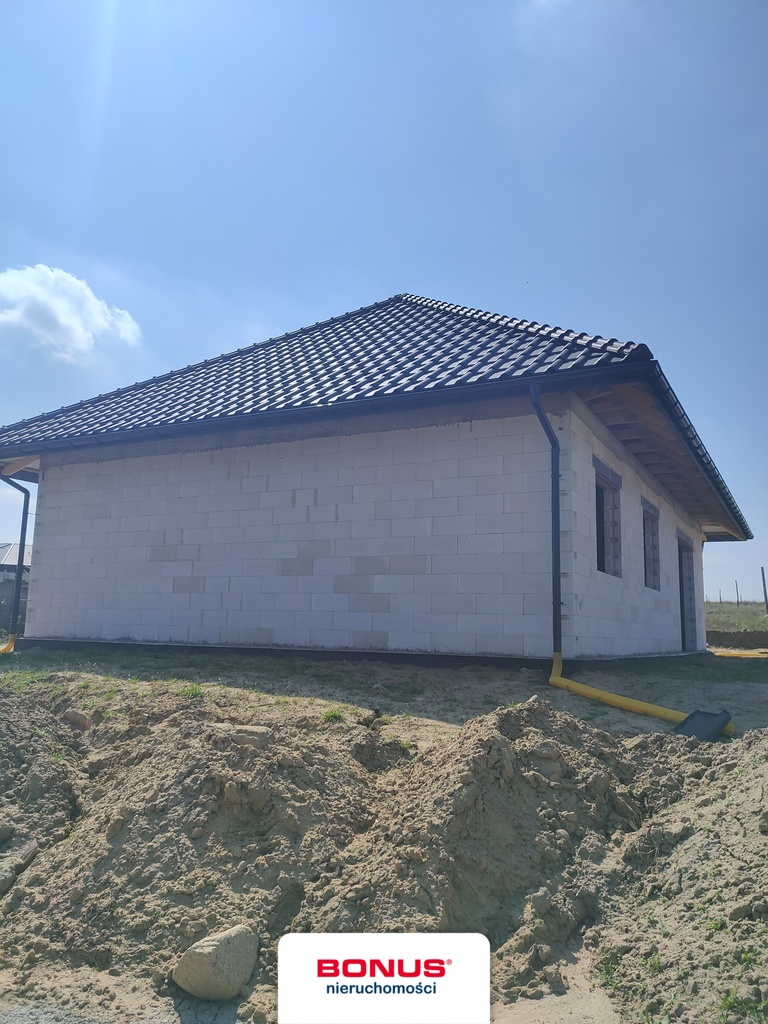 Nowoczesny dom wolnostojący na dużej działce (8)