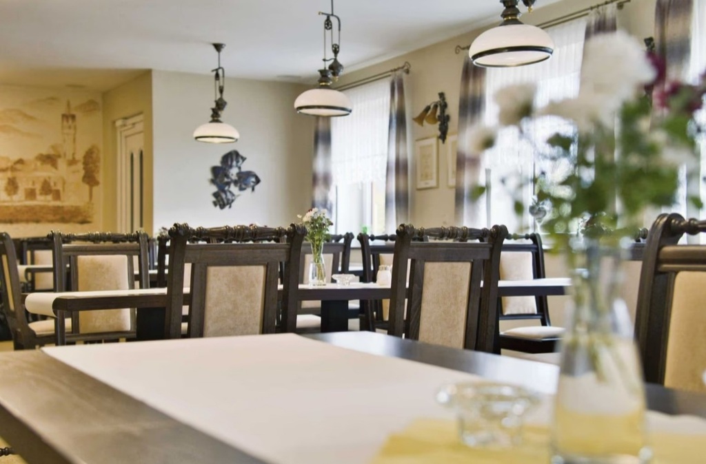 Pensjonat z restauracją (2)