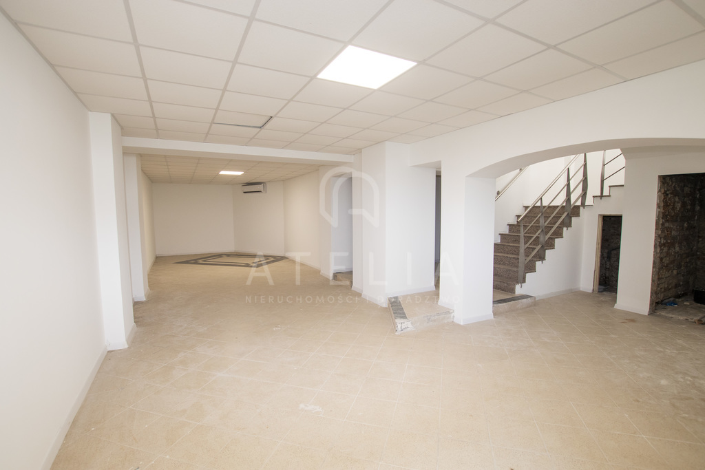 LOKAL UŻYTKOWY W DOSKONAŁEJ LOKALIZACJI (4)