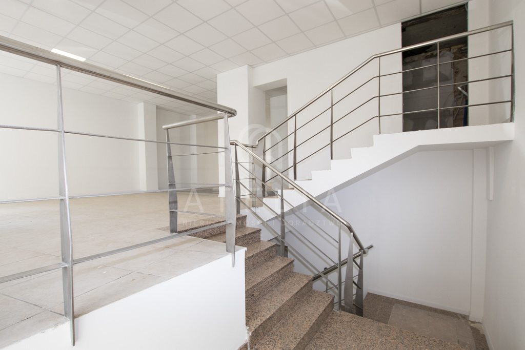 LOKAL UŻYTKOWY W DOSKONAŁEJ LOKALIZACJI (3)