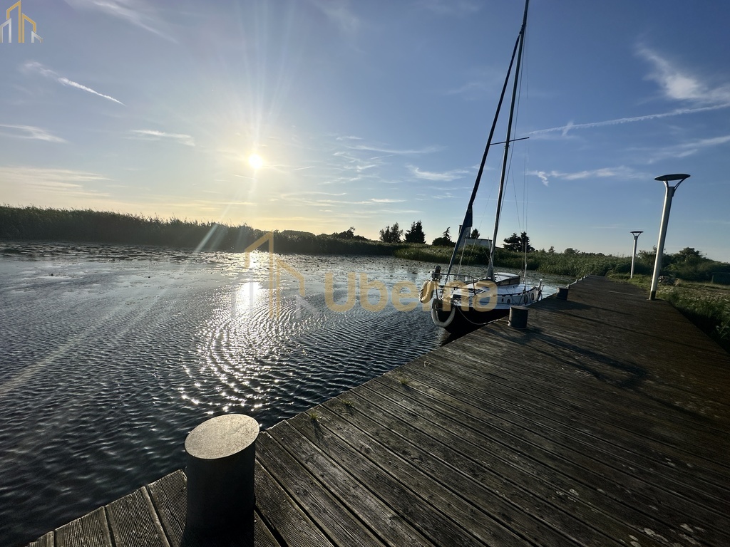 Dom i garaż nad wodą - światłowód (4)