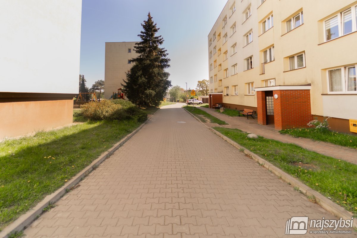 Nowogard - 3 pokoje, 2 piętro, balkon (19)