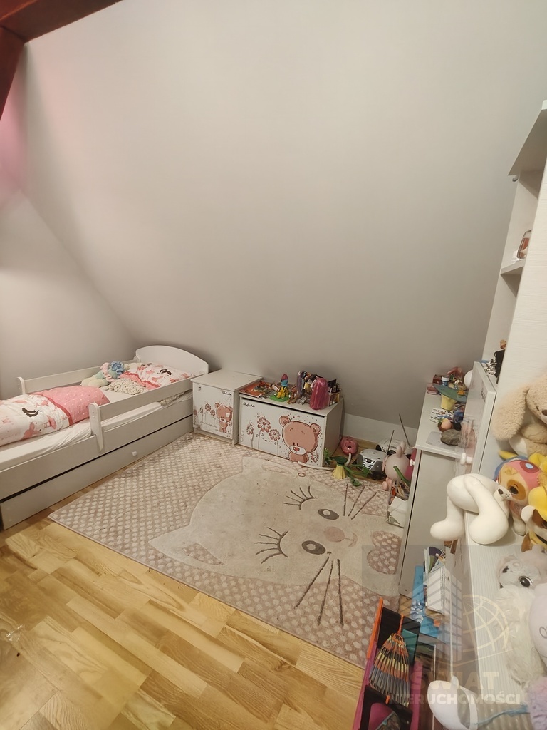 DOM WOLNOSTOJĄCY W UROKLIWYM MIEJSCU. (7)