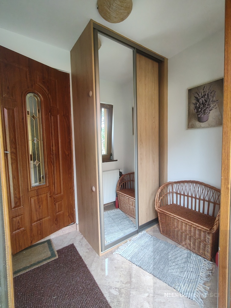 DOM WOLNOSTOJĄCY W UROKLIWYM MIEJSCU. (11)