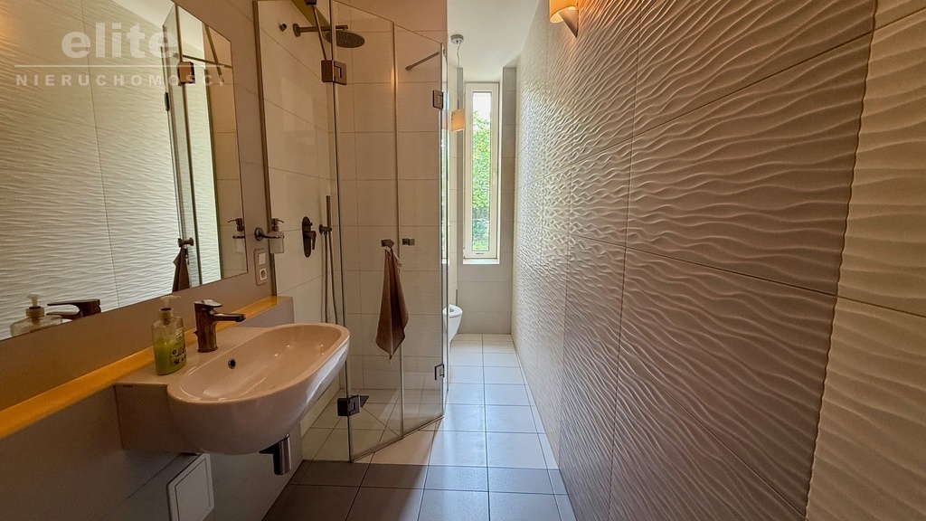 Mieszkanie na I piętrze w ładnej kamienicy (17)