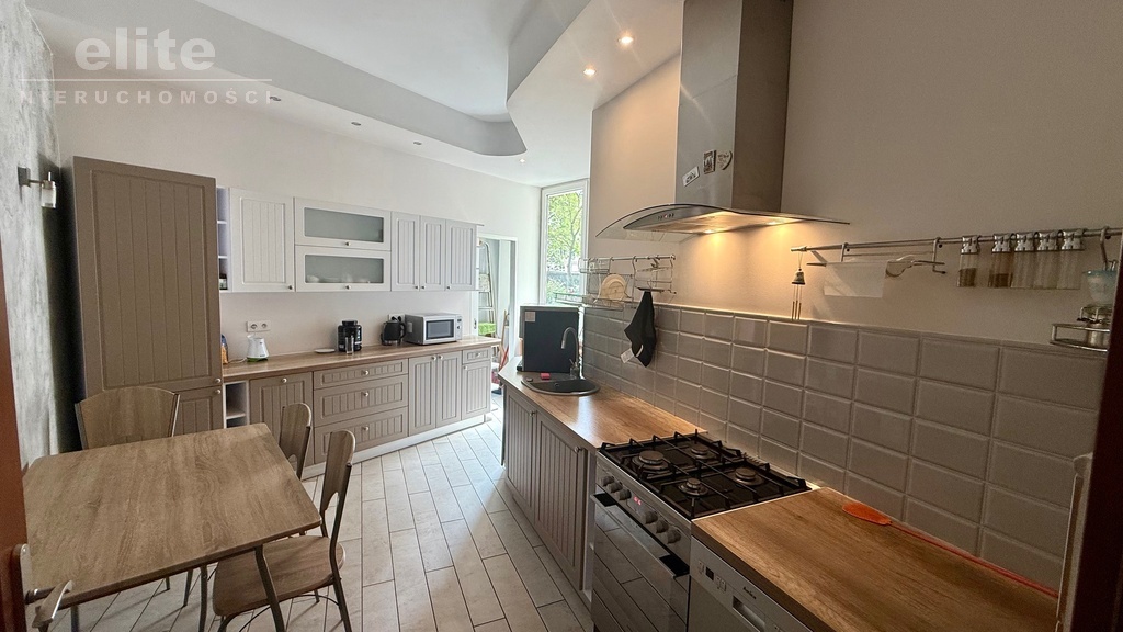 Lokal biurowy na I piętrze w ładnej kamienicy (5)