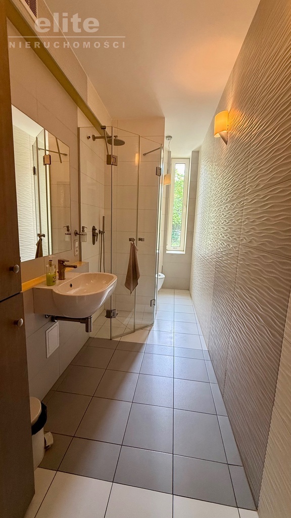 Lokal biurowy na I piętrze w ładnej kamienicy (16)