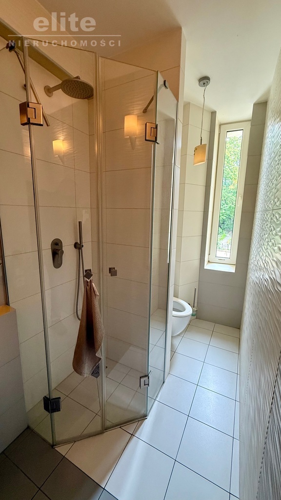 Lokal biurowy na I piętrze w ładnej kamienicy (18)