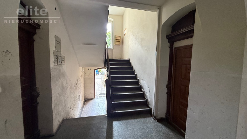 Lokal biurowy na I piętrze w ładnej kamienicy (23)