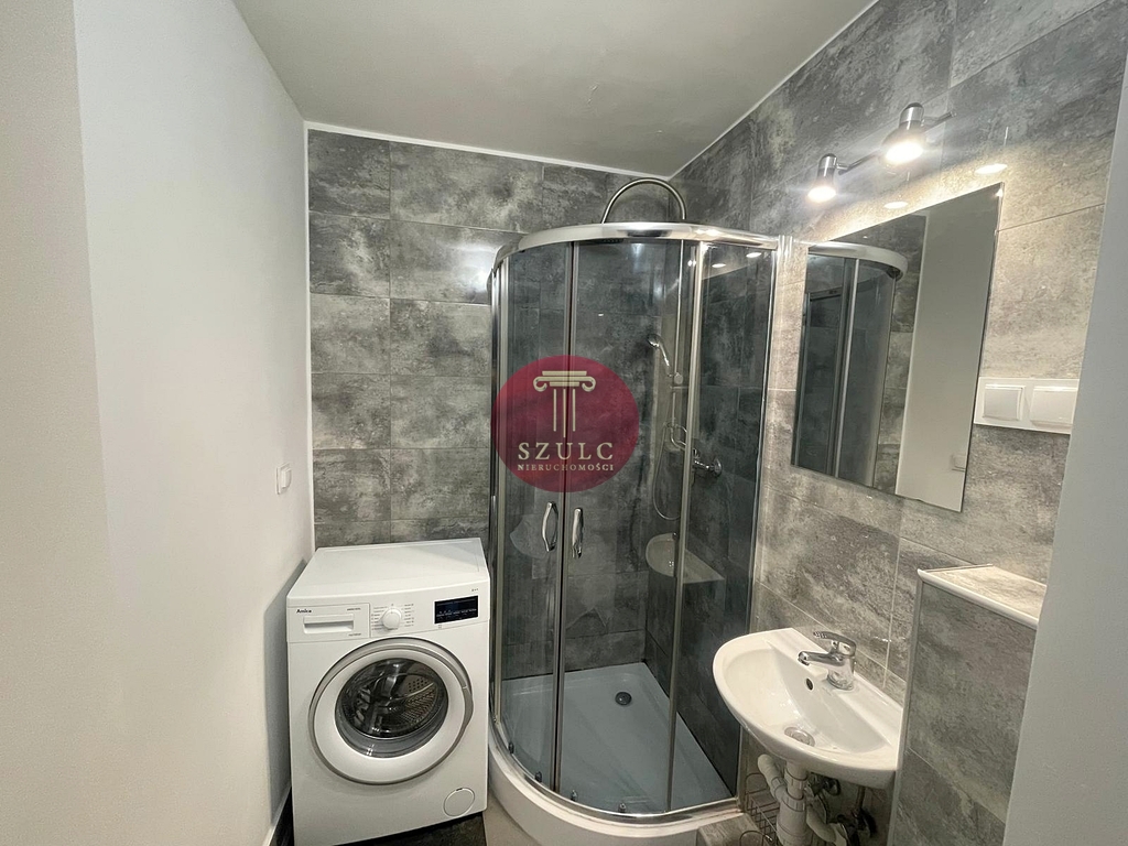 Na sprzedaż funkcjonalna kawalerka z balkonem. (4)