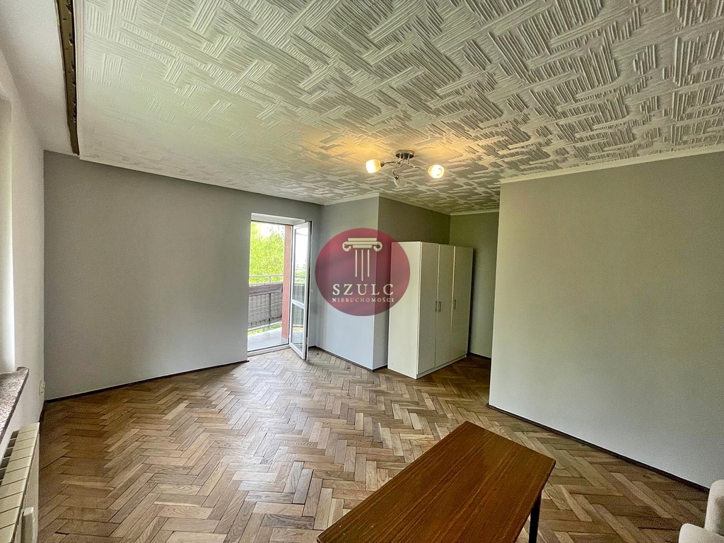 Na sprzedaż funkcjonalna kawalerka z balkonem. (6)