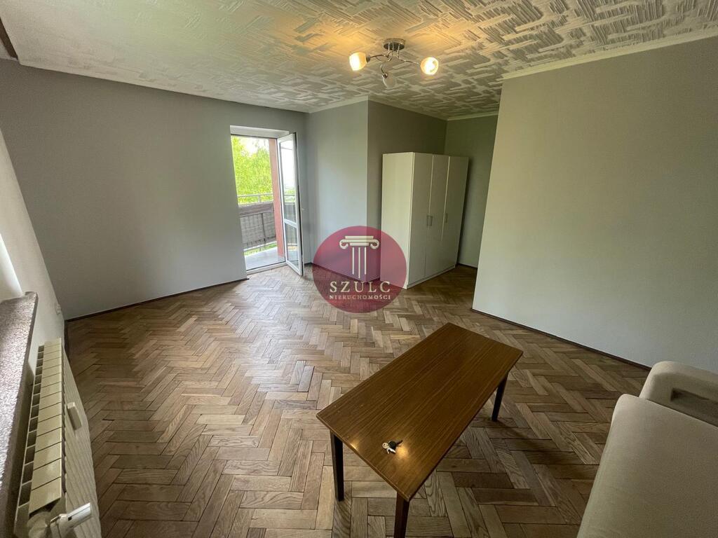 Na sprzedaż funkcjonalna kawalerka z balkonem. (7)