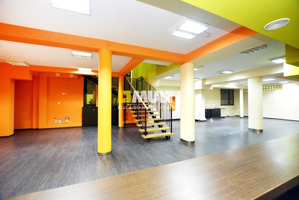 Lokal 352m2  do wynajęcia na Portowej (2)