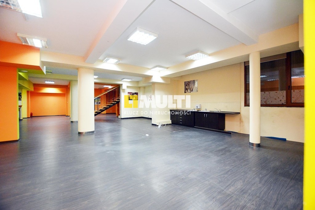 Lokal 352m2  do wynajęcia na Portowej (3)