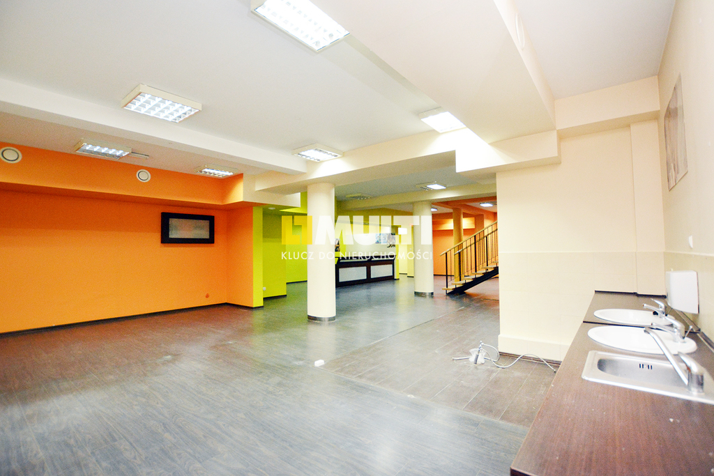 Lokal 352m2  do wynajęcia na Portowej (5)