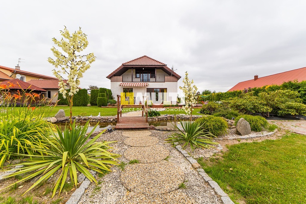 Dom 2 rodzinny z pięknym ogrodem. (5)