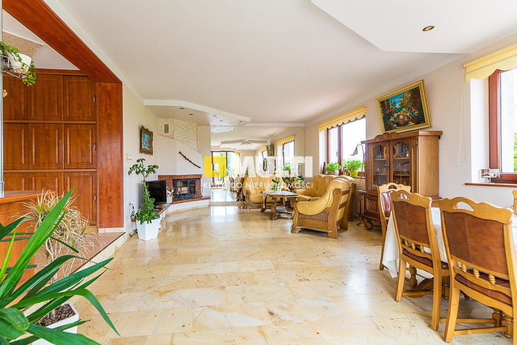 Dom 2 rodzinny z pięknym ogrodem. (6)