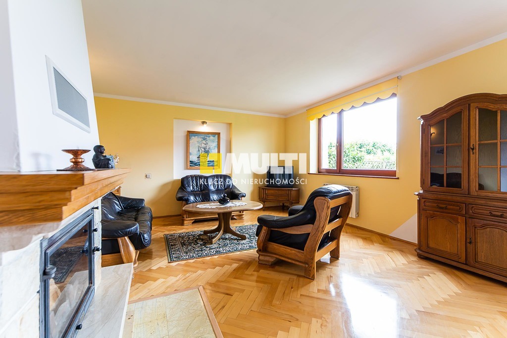 Dom 2 rodzinny z pięknym ogrodem. (7)