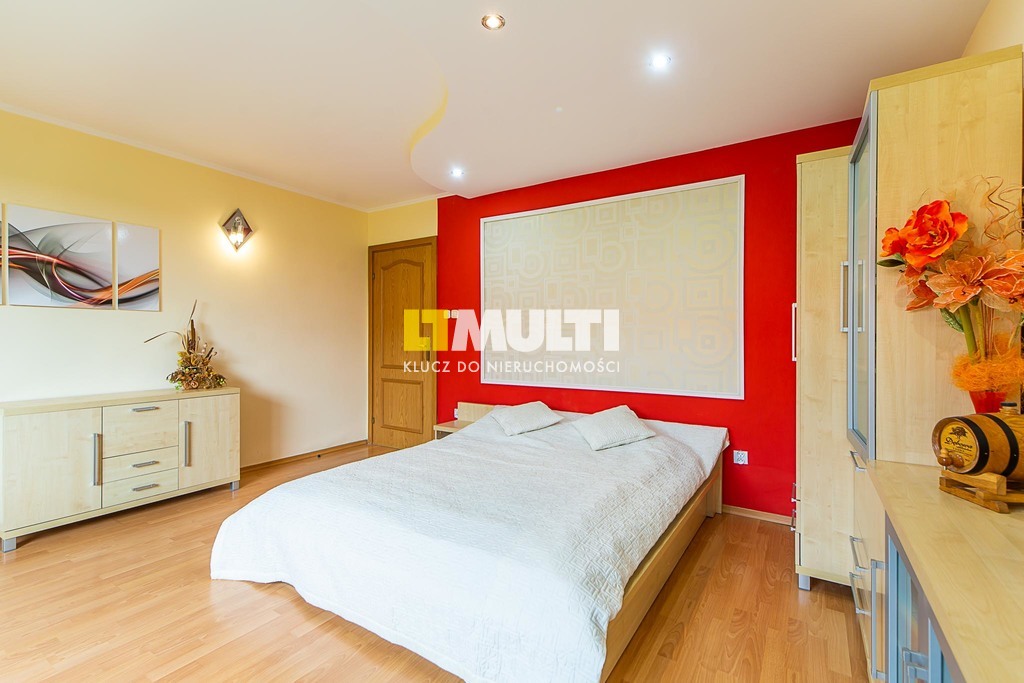 Dom 2 rodzinny z pięknym ogrodem. (8)