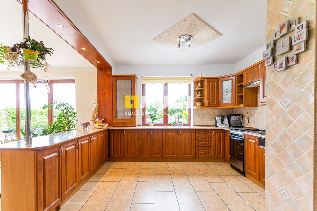 Dom 2 rodzinny z pięknym ogrodem. (12)