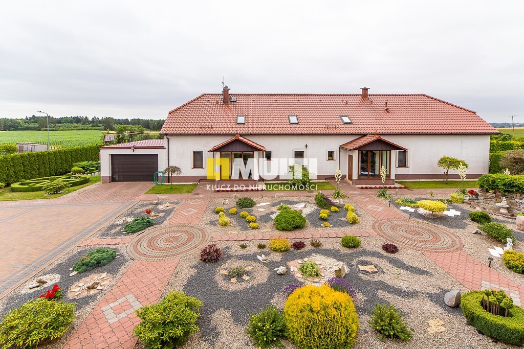 Dom 2 rodzinny z pięknym ogrodem. (2)